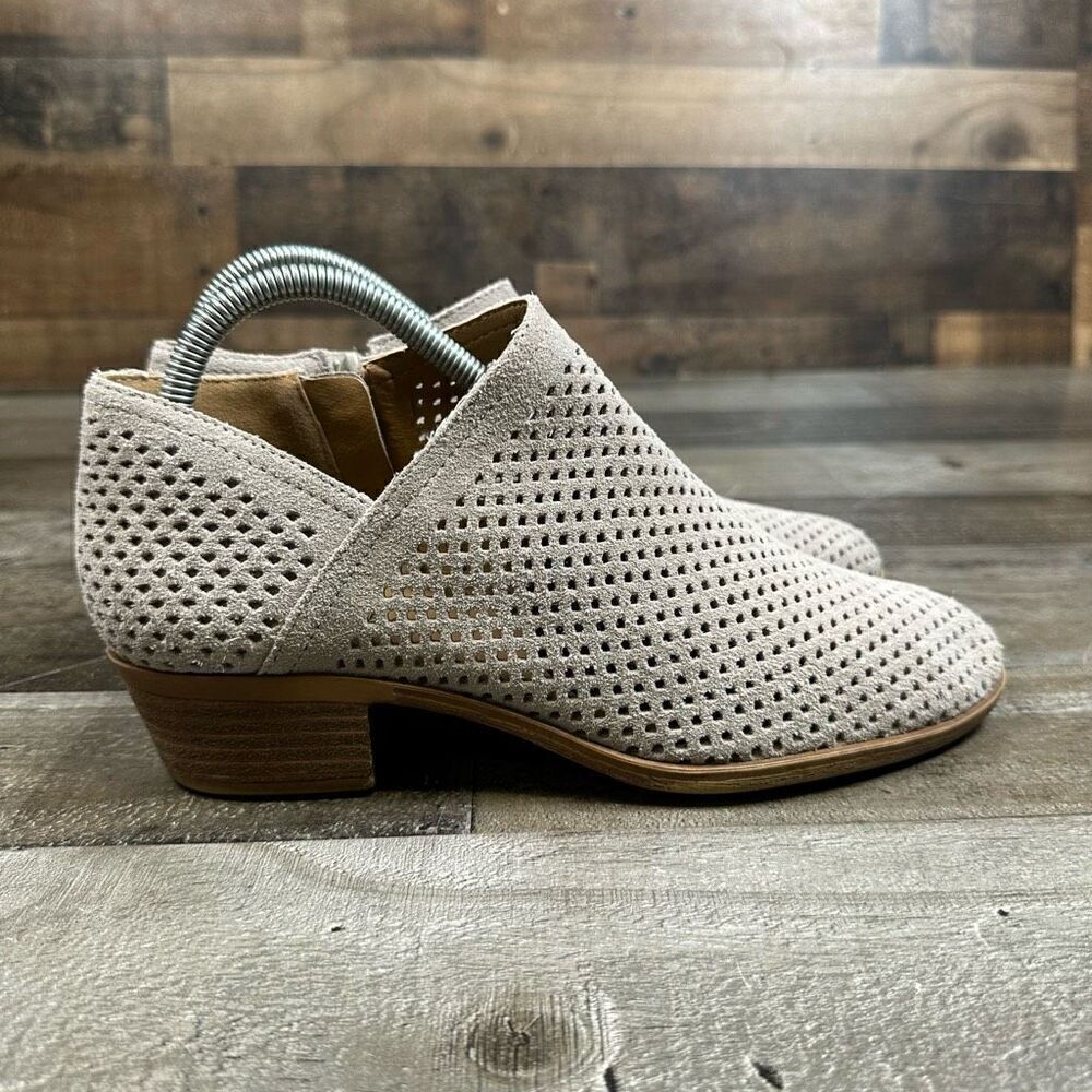 Lucky Brand Bayley booties womens sizse 8 gray perforated leather EUC